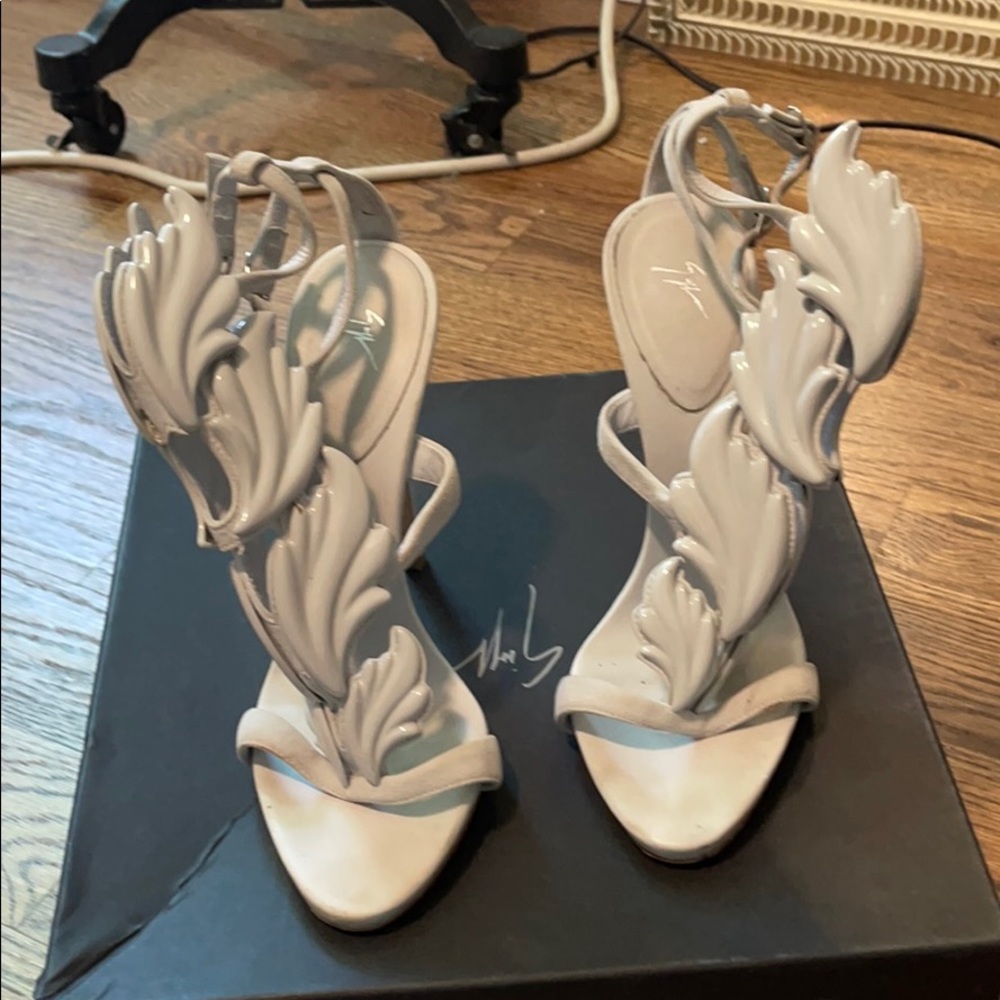 Giuseppe zanotti Cruel Summers- Light Gray  sz 38